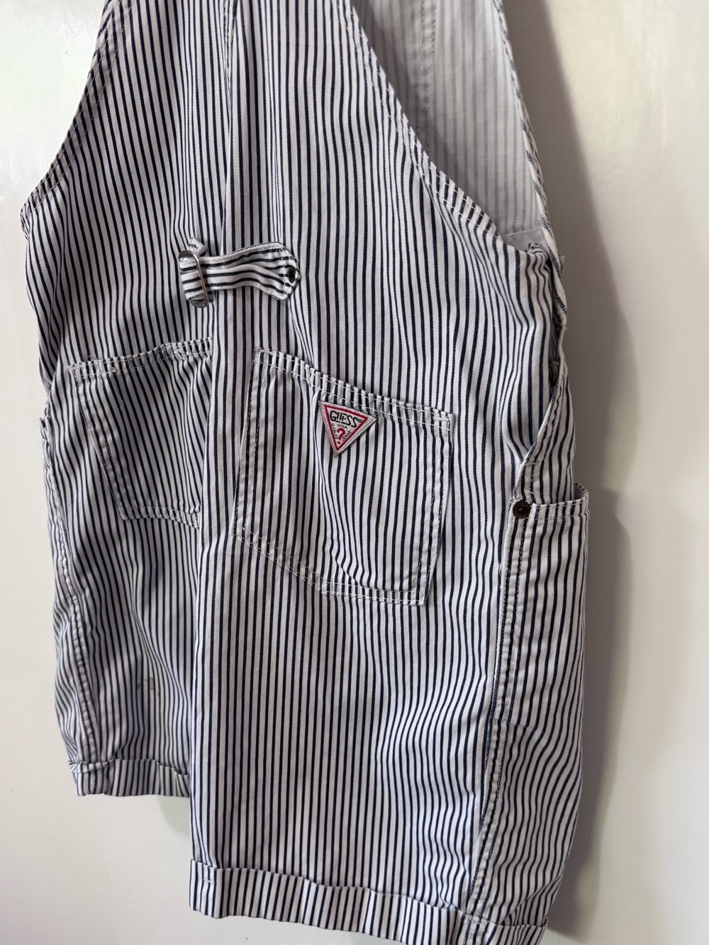 Guess| 1988 Vintage Navy & White Pinstriped Denim Overalls Cuffed Shorts Sz 4 - Picture 7 of 10